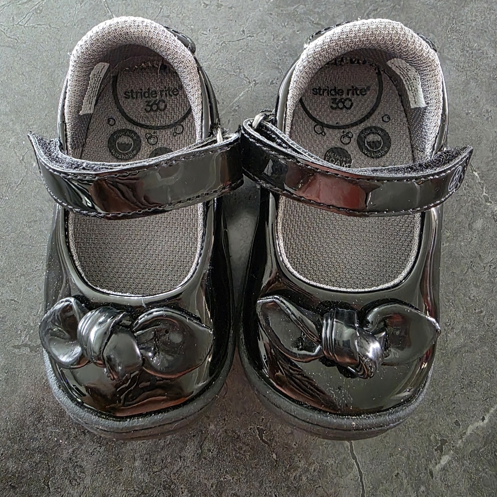 Stride rite 360 toddler size 4 black patent leather velcro mary uane style shoes